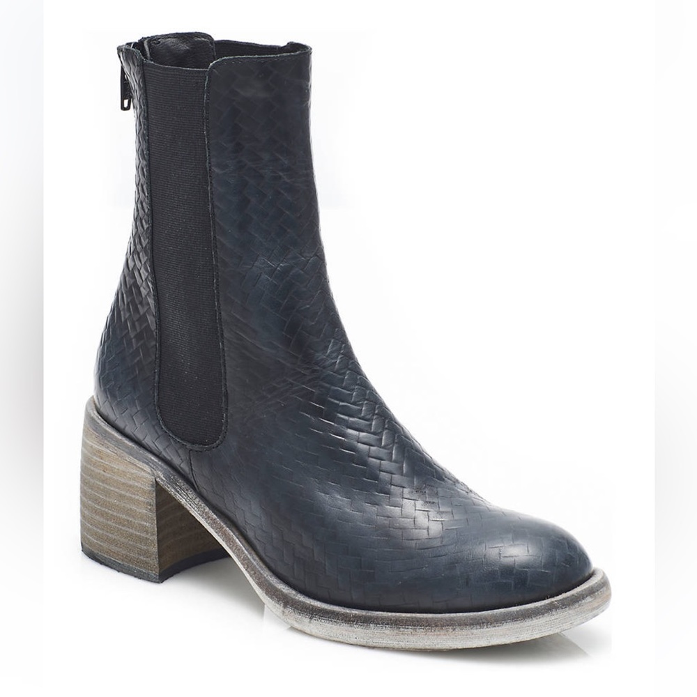 Free People Essential Chelsea Boots Black
Textured Leather Block Heel EUC Sz 38